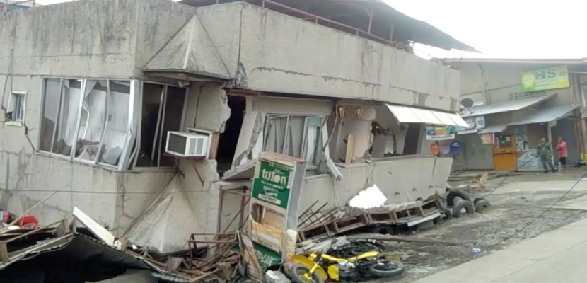 مصرع طفلة وإصابة 15 آخرين جراء زلزال ضرب جنوب الفلبين