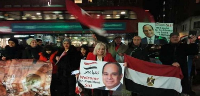 بالصور .. الجالية المصرية فى بريطانيا تنظم مظاهرة تأييد للرئيس السيسى أمام مقر إقامته بلندن