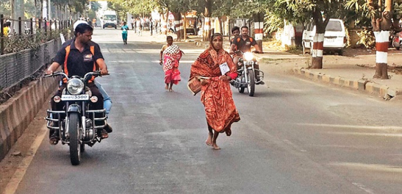 رمز للتضحية.. عجوز هندية تشارك فى “سباق جرى” لتوفير علاج زوجها