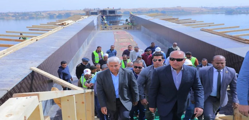 بالصور .. وزير النقل: تنفيذ 4 محاور على النيل بأسوان وقنا بتكلفة 6.4 مليار جنيه