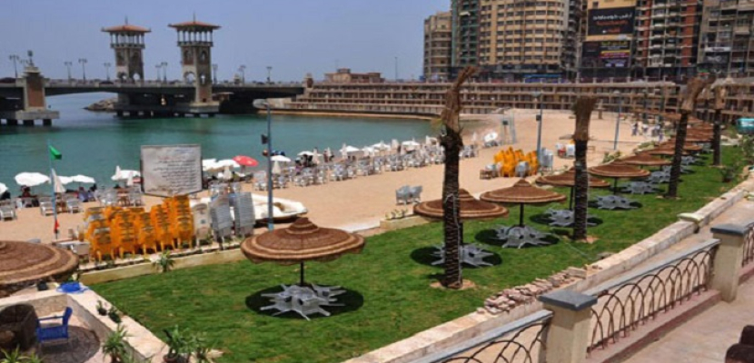 محافظ الإسكندرية يغلق الشواطئ بعد تجمع المواطنين