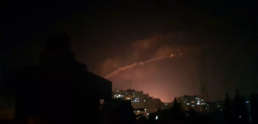 سوريا تعلن تصدي دفاعاتها الجوية لـ”صواريخ إسرائيلية” في محيط دمشق