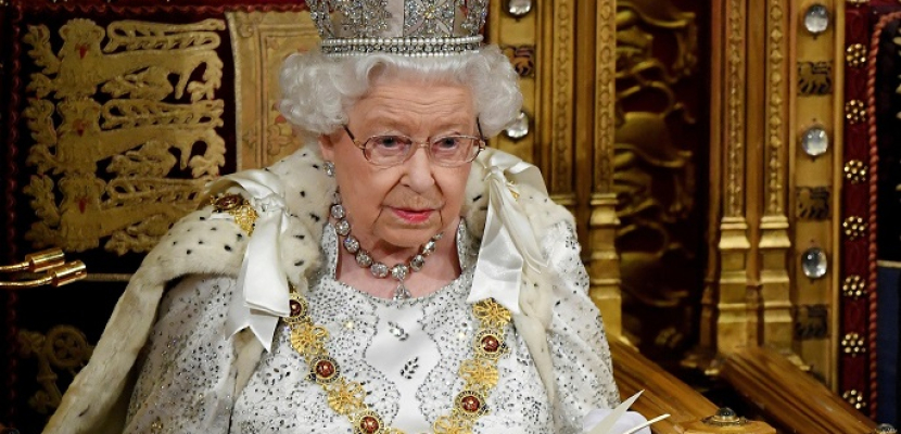 الملكة إليزابيث تصبح ثالث أطول ملكة تحكم عبر التاريخ