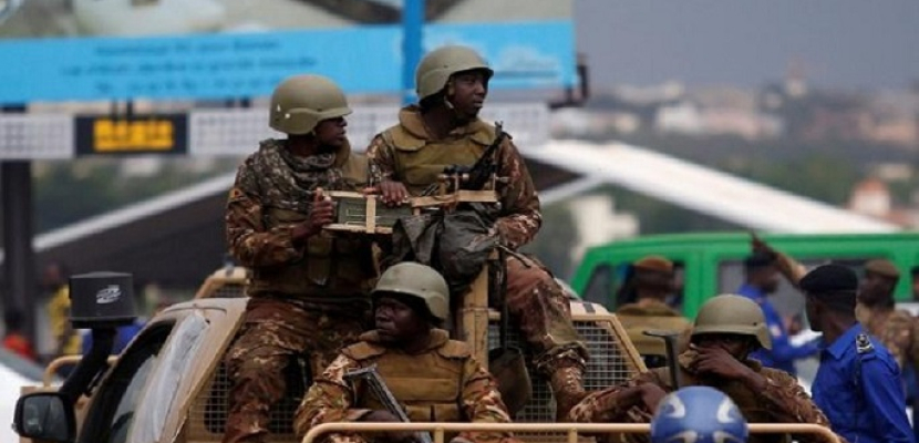 الجيش المالي: مقتل 14 جنديا في هجومين لمتشددين بوسط البلاد