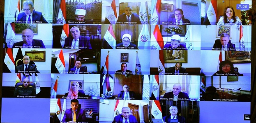 مجلس الوزراء يتابع عبر “الفيديو كونفرانس” تطبيق إجراءات مواجهة كورونا