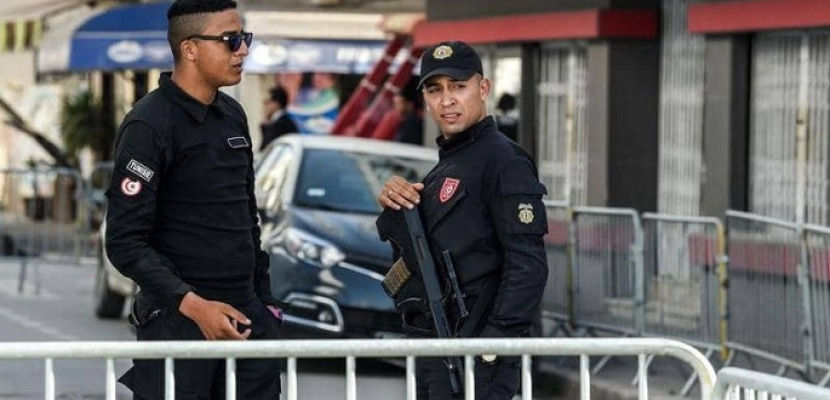 الشرطة التونسية تداهم مقر حزب النهضة وتبدأ إخلاءه وتفتيشه