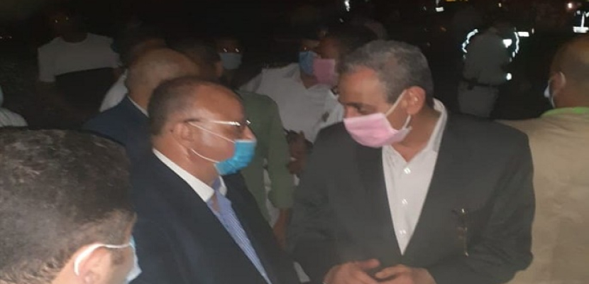 بالصور.. محافظ القاهرة ومدير الأمن يتفقدان موقع انفجار ماسورة غاز في المطرية