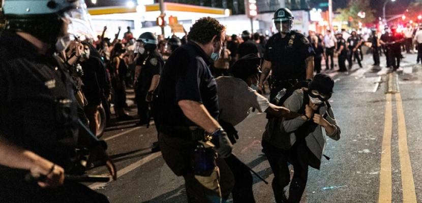 الشرطة الأمريكية تعتقل نحو 1400 شخص منذ بدء الاحتجاجات على مقتل جورج فلويد