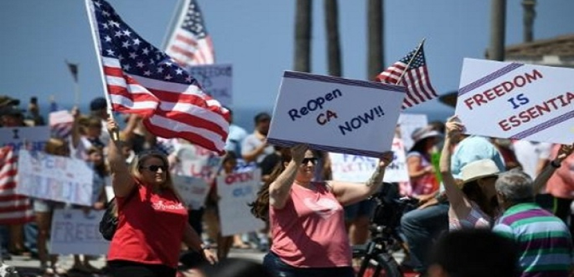 الآلاف يتظاهرون في كاليفورنيا للمطالبة بإنهاء الحجر الساري منذ ستة أسابيع