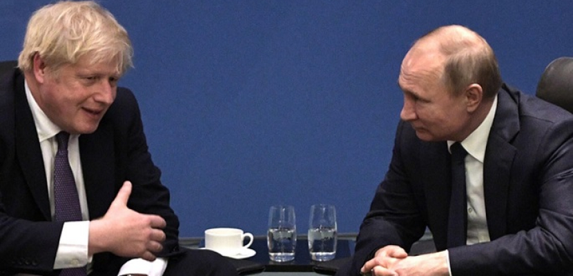 جونسون يعرب عن قلق بريطانيا إزاء حشد قوات روسية على الحدود الأوكرانية في اتصال مع بوتين