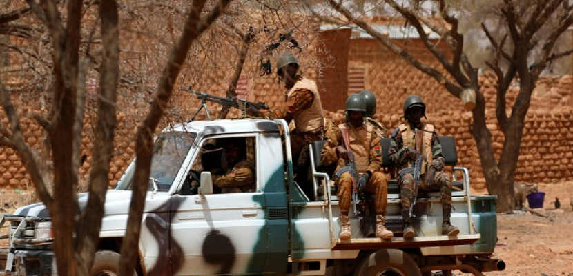بوركينا فاسو تفرض حظرا للتجول في 3 مناطق لمواجهة تنظيمي القاعدة وداعش