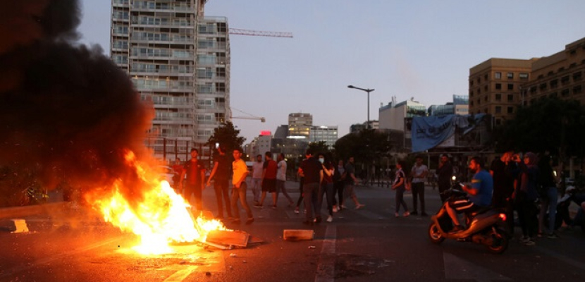 احتجاجات شعبية وقطع طرق بمناطق متفرقة بلبنان في “يوم الغضب”