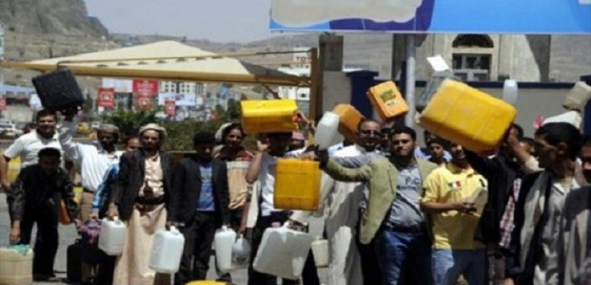 الشرق الأوسط : الحوثيون يعاقبون اليمنيين بأزمة وقود