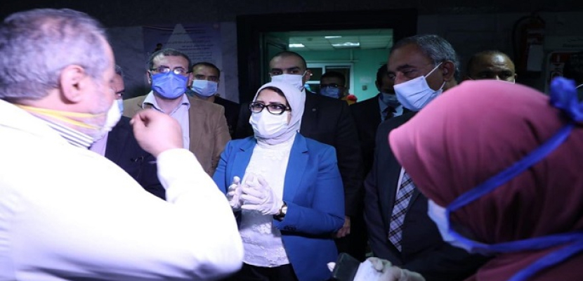 بالصور.. وزيرة الصحة توجه بزيادة عدد أسرة الرعاية المركزة وأجهزة التنفس الصناعي بجميع مستشفيات القاهرة