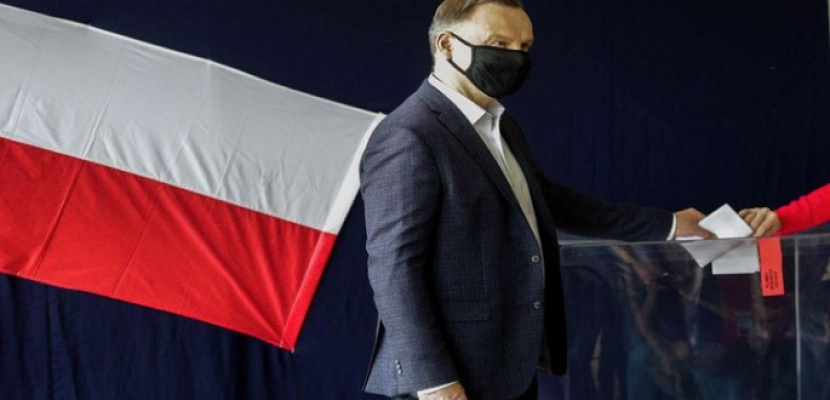 استطلاع: الرئيس البولندي دودا يتقدم بفارق طفيف في انتخابات الرئاسة