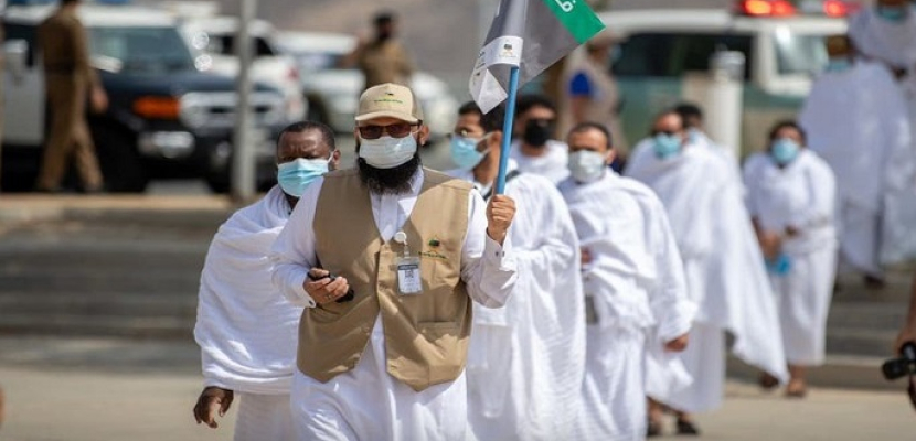 حجاج بيت الله الحرام يؤدون ركن الحج الأعظم على جبل عرفات وسط إجراءات احترازية لمنع تفشي فيروس كورونا