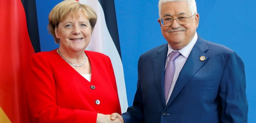 عباس يطلع ميركل على آخر المستجدات السياسية ورفض مخططات الضم الإسرائيلية