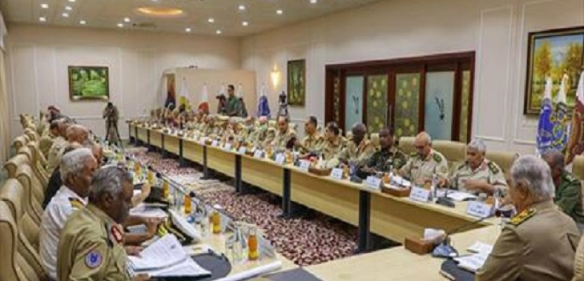 قائد الجيش الليبي يبحث مع رؤساء أركان ومديري القيادة العامة خطط المرحلة المقبلة