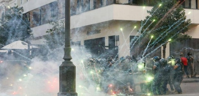 هدوء حذر يسود بيروت بعد اشتباكات عنيفة مع المتظاهرين