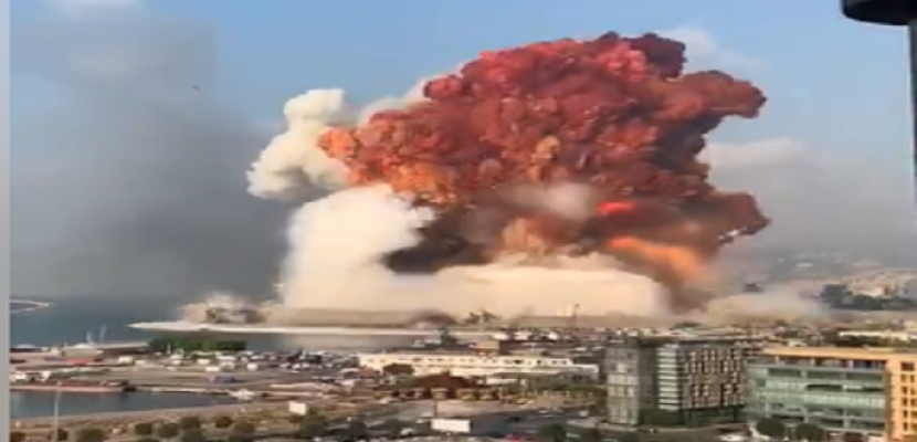 لبنان: انفجار مفرقعات داخل ميناء بيروت جراء حريق كبير
