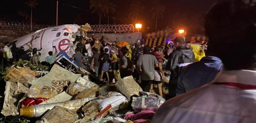 14 قتيلا وإصابة 123 آخرين في طائرة ركاب قادمة من دبي لدى هبوطها في الهند وانشطارها إلى نصفين