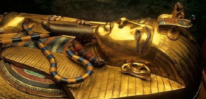 الانتهاء من ترميم صدرية حربية نادرة للملك توت عنخ آمون بالمتحف الكبير