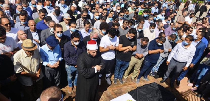 تشييع جنازة محمود ياسين بحضور عائلته وعدد من الفنانين