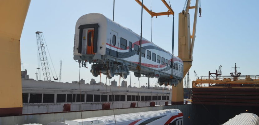 وزير النقل يعلن وصول دفعة جديدة من عربات ركاب السكك الحديدية الجديدة