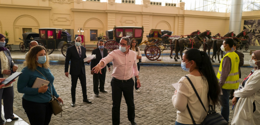 بالصور .. وزير السياحة والآثار يتابع استعدادات الافتتاح الوشيك لمتحف المركبات الملكية ببولاق
