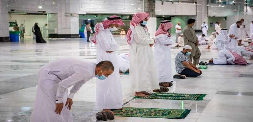 خادم الحرمين يوافق على إقامة التراويح في المسجدين الحرام والنبوي