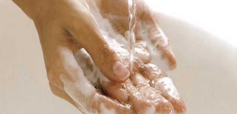 أطباء الجلدية يحذرون.. الإفراط في نظافة اليدين يتسبب في مضاعفات للجلد