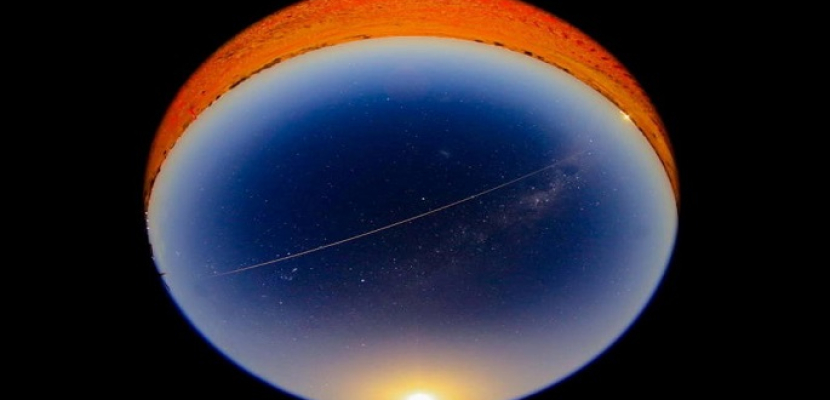مركبة فضاء يابانية تحمل صخورا من كويكب تهبط بمنطقة نائية في أستراليا