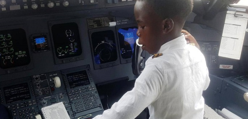 طفل اوغندى فى السابعة من عمره يحلق بالطائرات !!