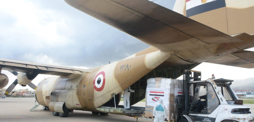 وصول طائرة مصرية محملة بمساعدات طبية وغذائية للبنان
