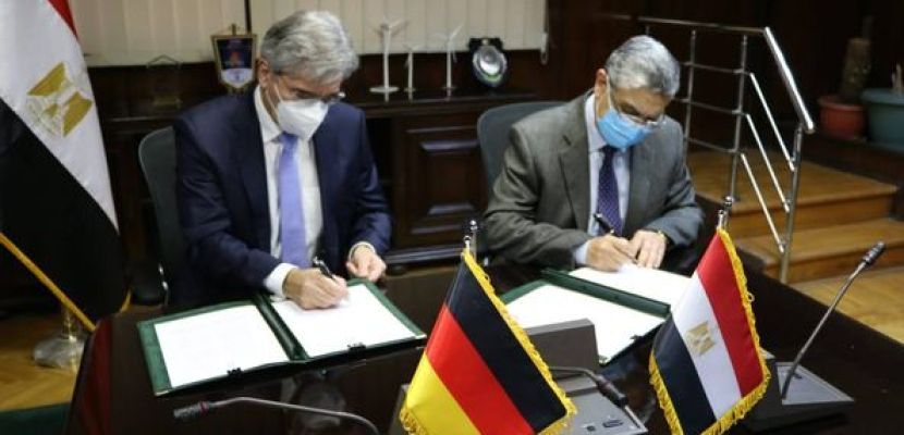 بالصور .. وزارة الكهرباء وشركة (سيمنز) الألمانية توقعا اتفاق نوايا لإنتاج الهيدروجين الأخضر في مصر