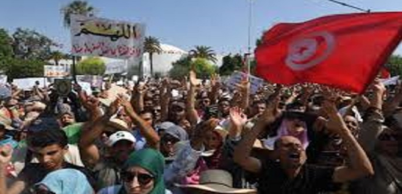 محتجون يطالبون بإطلاق سراح المعتقلين بتونس