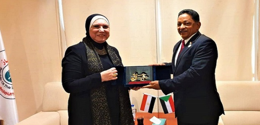 بالصور .. وزيرة التجارة والصناعة تختتم مباحثاتها مع كبار المسئولين بالحكومة السودانية