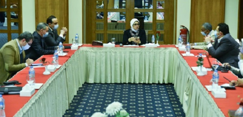 وزيرة الصحة تعقد اجتماعًا لمتابعة مستجدات العمل لتنفيذ المشروع القومي لتطوير قرى الريف المصري
