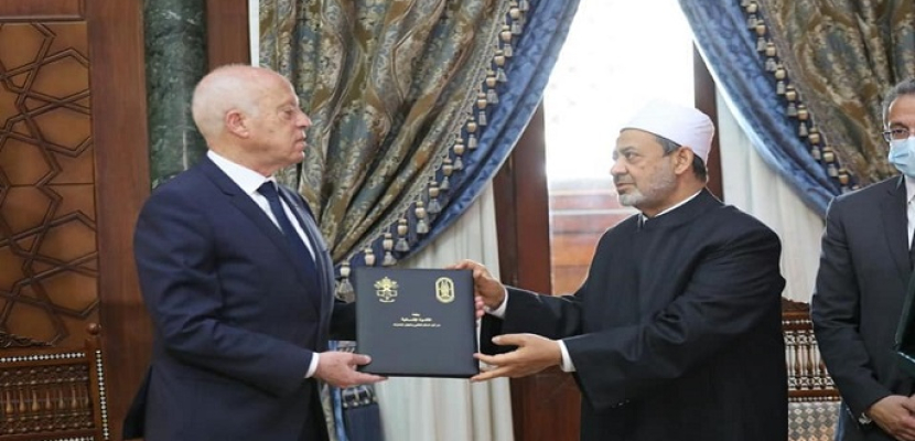 بالصور.. شيخ الأزهر والرئيس التونسي يتفقان على تشكيل لجنة علمية لخدمة الثقافة الإسلامية