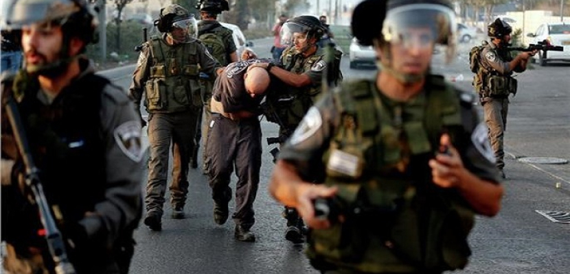 الاحتلال الإسرائيلي يعتقل سبعة أشخاص من باحات المسجد الأقصى