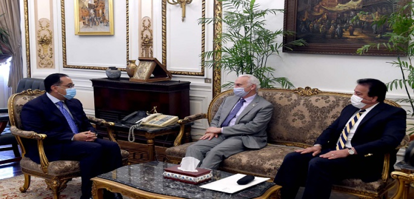 رئيس الوزراء يلتقي رئيس الجامعة الأمريكية في القاهرة بمناسبة انتهاء فترة عمله بمصر