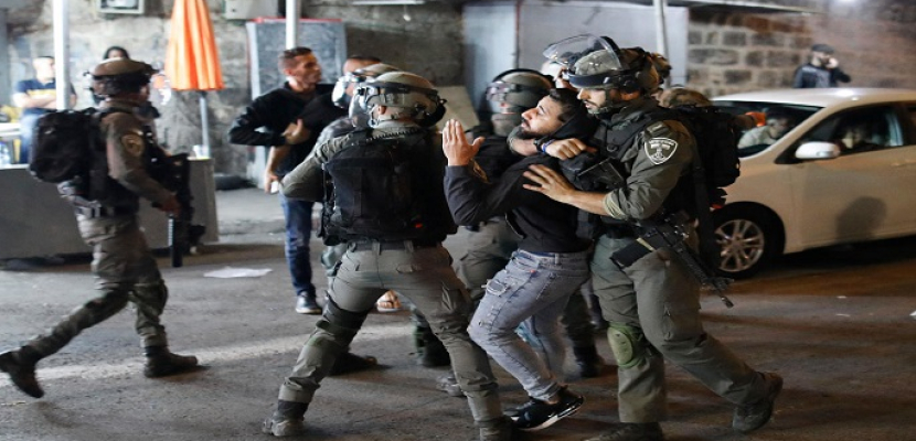 الشرطة الاسرائيلية تقمع تظاهرة لمتضامنين وأهالي في حي الشيخ جراح بالقدس