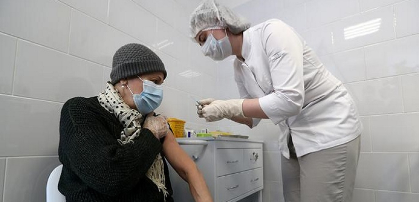 المفوضية الأوروبية: الانتهاء من تطعيم أكثر من نصف البالغين في دول الاتحاد ضد كورونا