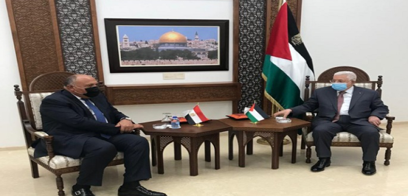 شكري يؤكد للرئيس الفلسطيني مواصلة القاهرة مساعيها للبناء على وقف إطلاق النار في غزة