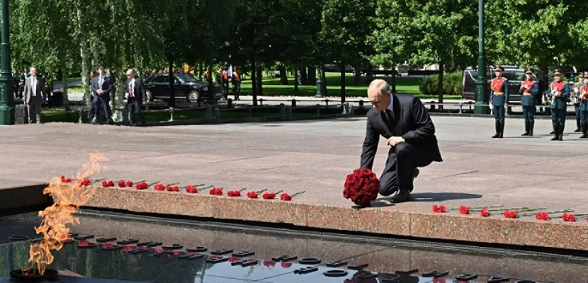 بوتين يضع إكليلا من الورد على ضريح الجندي المجهول في ذكرى اندلاع الحرب الوطنية العظمى