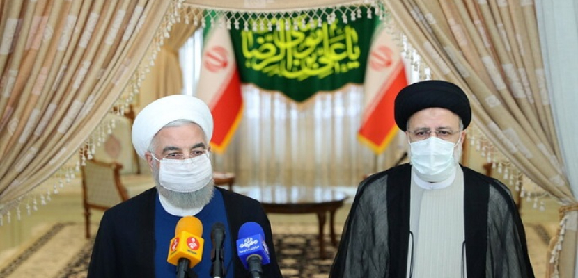 الرئيس الإيراني الجديد يبحث مع روحاني مستقبل الاتفاق النووي ومفاوضات فيينا