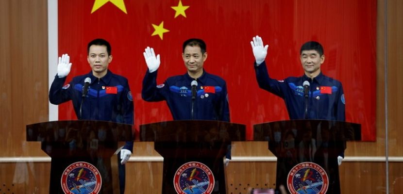 في أول مهمة مأهولة منذ 5 سنوات.. الصين ترسل 3 رواد إلى الفضاء