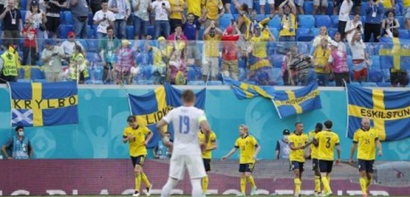 منتخب السويد يتصدر المجموعة الخامسة لليورو ويتأهل لدور الـ 16 بفوزه على بولندا 3-2