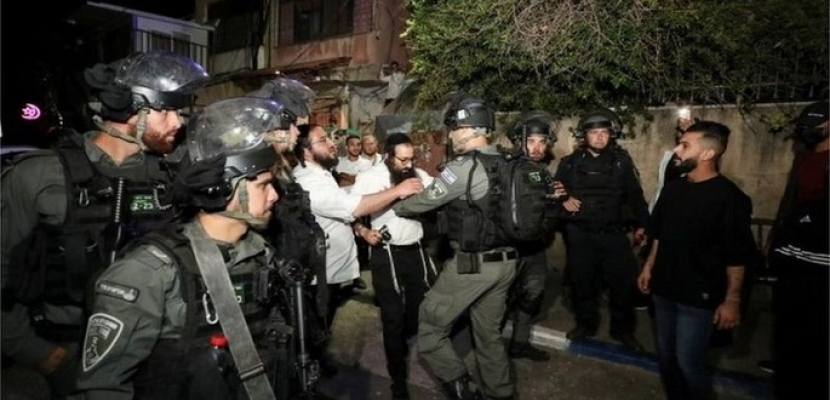 الاندبندنت : قوات الأمن الإسرائيلية متواطئة مع هجمات المستوطنين