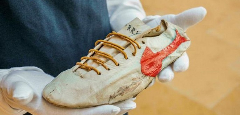 حذاء من الستينيات للبيع في مزاد بسعر مليون دولار